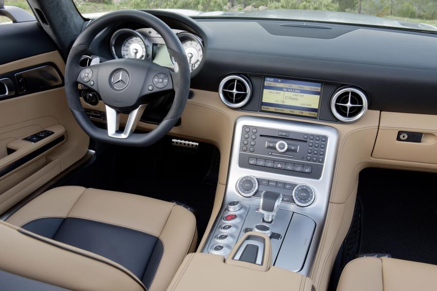  Mercedes-Benz SLS AMG Roadster 2011 года  (фото 22 из 183)